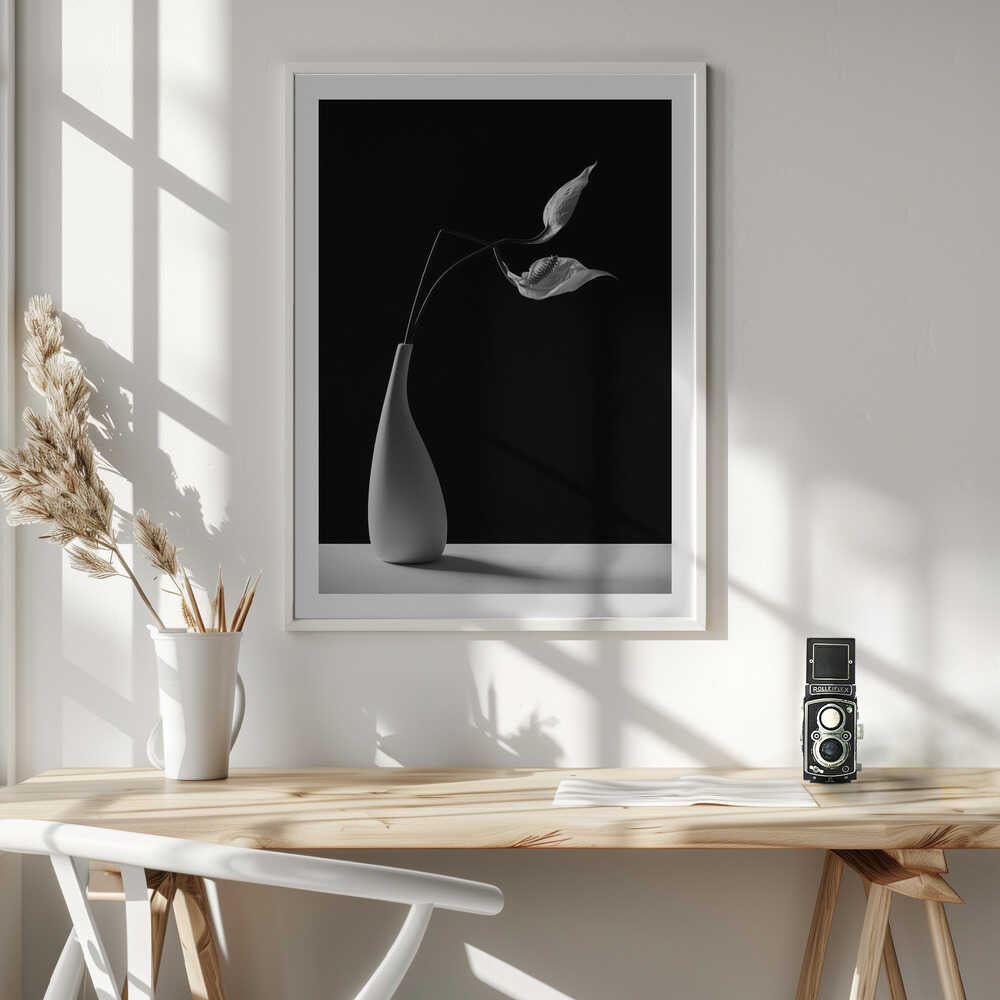 Graceful Peace Lilies Vase, arte de Kristina Oveckova