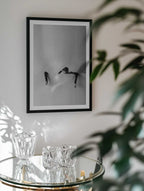 Pensive Woman Peeking, arte de hardibudi