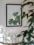 Fresh Green Monstera Leaves, arte de Pictufy Studio II