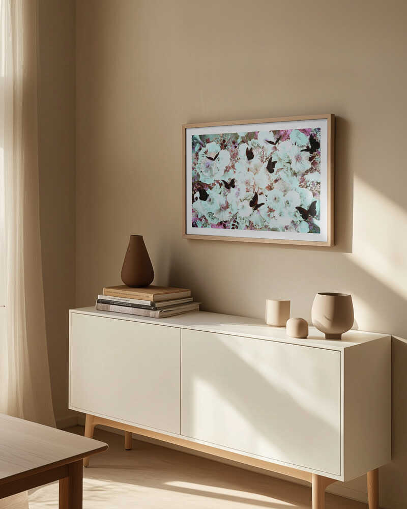 White Blooms And Butterflies, arte de Sue Skellern