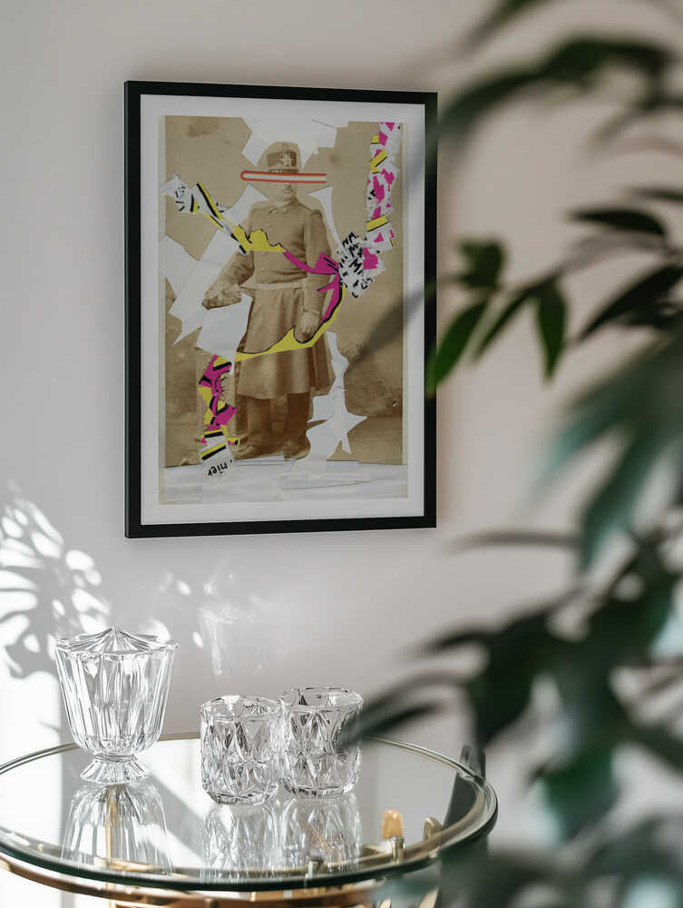 Modern Military Collage, arte de Naomi Vona