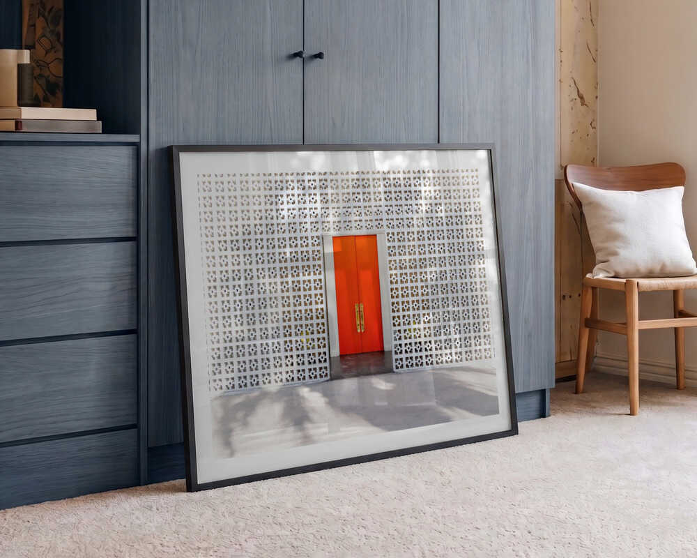 Parker Orange Doors and Breezeblock Wall, arte de Tom Windeknecht