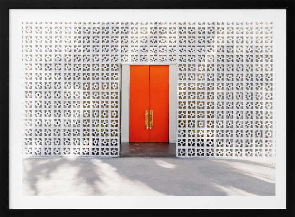 Parker Orange Doors and Breezeblock Wall, arte de Tom Windeknecht