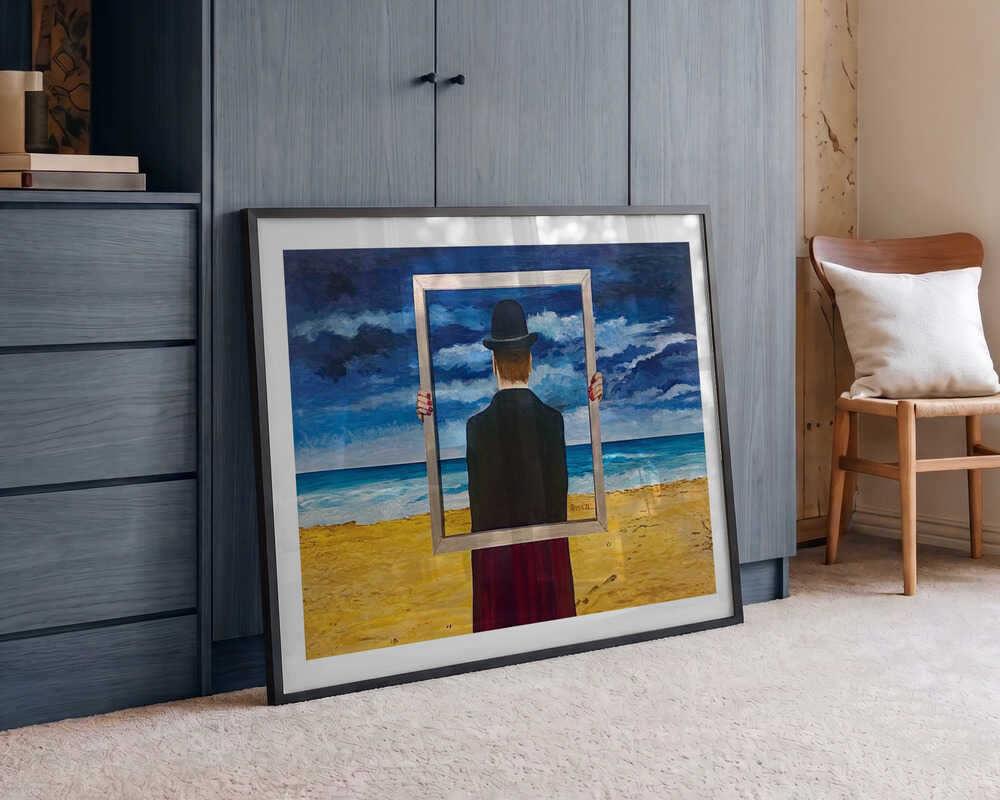 Man Holding Framed Beach, arte de Tom Blood