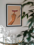 Red Cocktail Hand, arte de Uma Gokhale