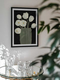 Modern Floral Vase, arte de Julia Cheney