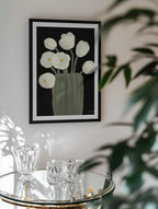 Modern Floral Vase, arte de Julia Cheney