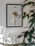 Palm Tree Pelican Flight, arte de Del Mundo Imagery