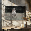 Wild Horse In Meadow, arte de Linda Louw