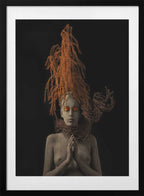 Earthy Serenity Portrait, arte de Alfredo Sanchez con marco