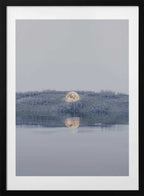 Serene Moon Reflection, arte de Javier Pardina con marco