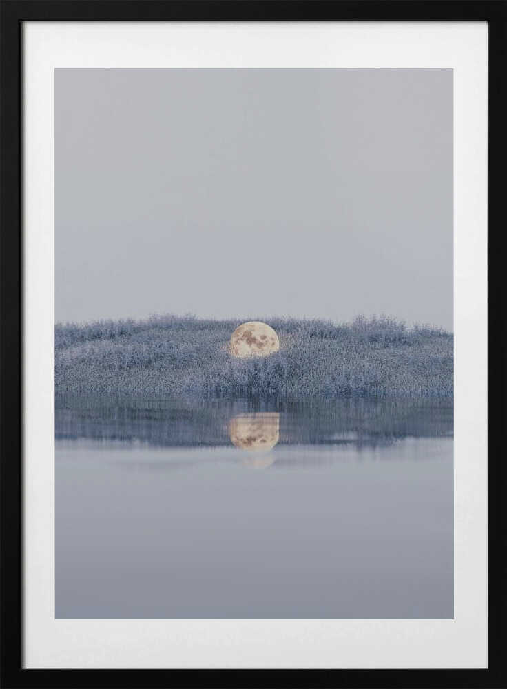 Serene Moon Reflection, arte de Javier Pardina con marco