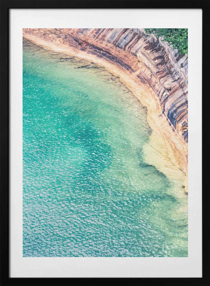 Pristine Turquoise Cove, arte de Courtney Crane con marco
