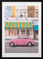 Vintage Pink Car Street, arte de Gabor Estefan con marco