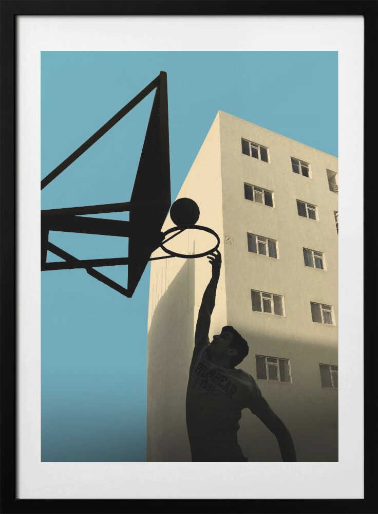 Dunking Against City Sky, arte de Sajad Aslani con marco