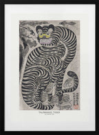 Talismanic Tiger (20th Century) Vintage Japanese Painting With Boarder, arte de Vintage Japanese con marco