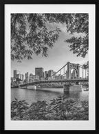 Iconic Pittsburgh Bridge View, arte de Melanie Viola con marco