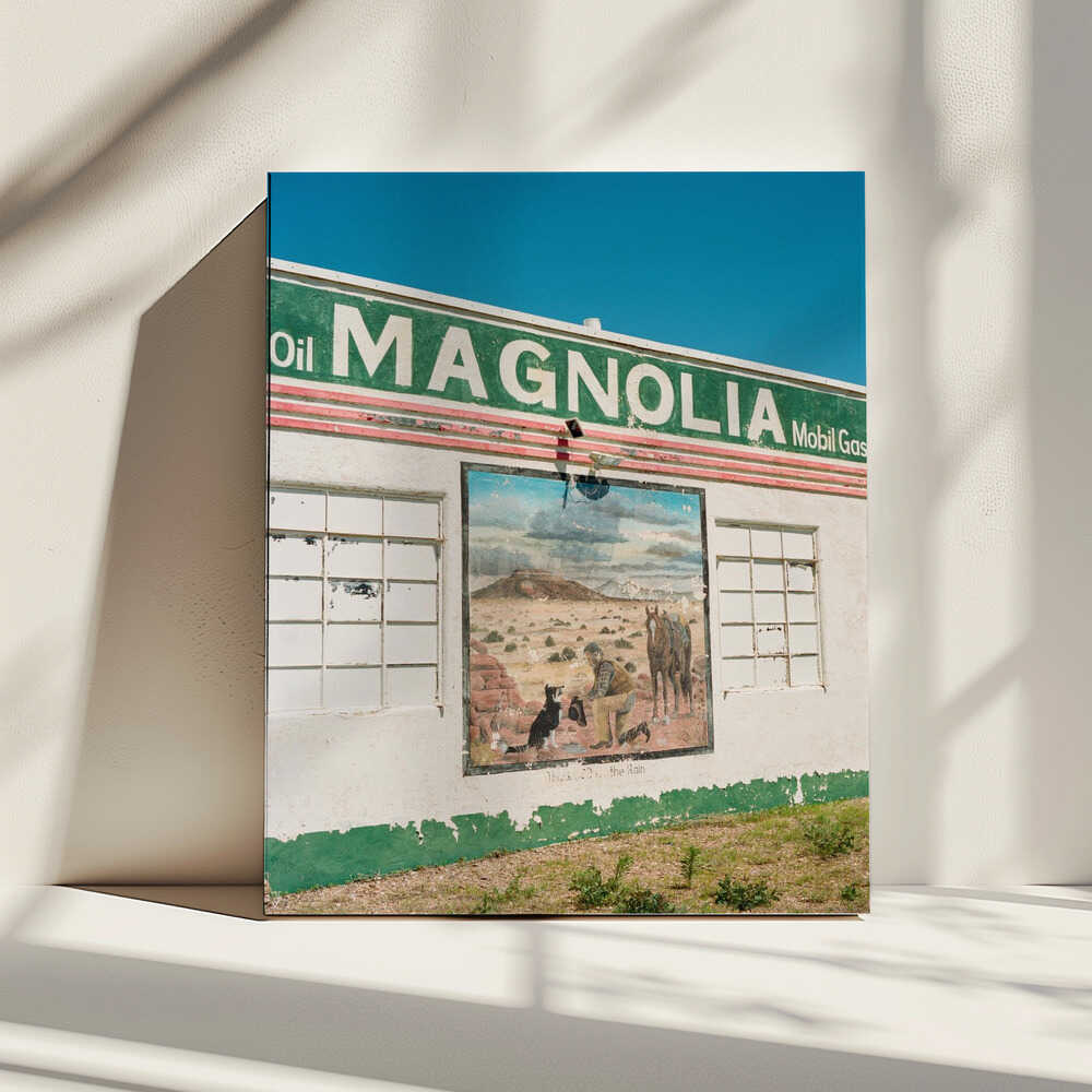 Old Gas Station Mural, arte de Bethany Young impreso en canvas