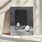 Surreal Egg Still Life, arte de Haruto Shimaoka impreso en canvas