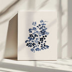 Indigo Floral Bloom, arte de Danushka Abeygoda impreso en canvas