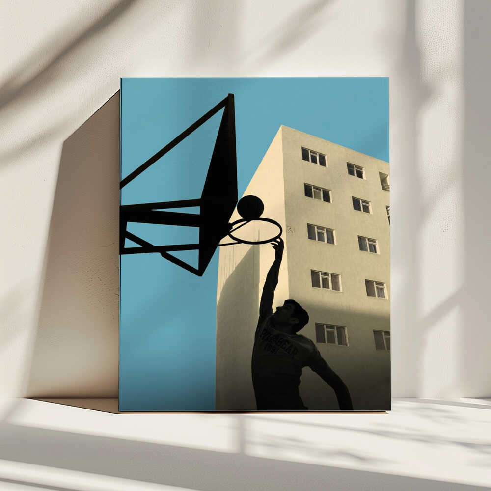 Dunking Against City Sky, arte de Sajad Aslani impreso en canvas