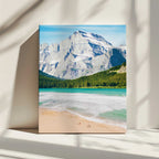 Majestic Mountain Lake Beach, arte de Uma Gokhale impreso en canvas