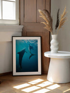 Graceful Ocean Dolphins, arte de Serge Melesan enmarcado en una pared