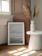 Lakes, arte de Dan Hobday enmarcado en una pared