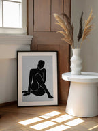 Elegant Seated Silhouette, arte de jay stanley enmarcado en una pared