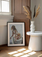 Sensual Female Form, arte de Corné Akkers enmarcado en una pared