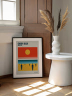 Crosby Beach Sun and Figures, arte de Retrodrome enmarcado en una pared