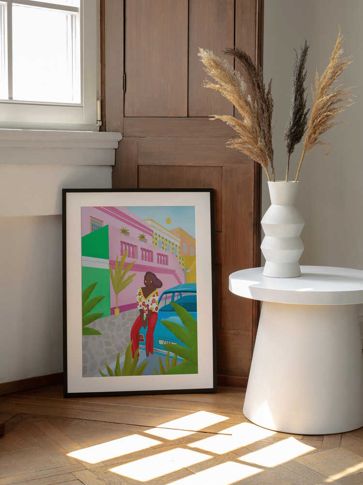 Tropical Woman, arte de Petra Lizde enmarcado en una pared