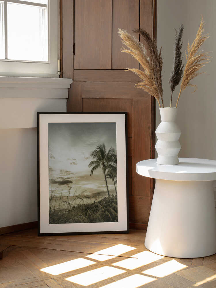 Tropical Sunset Palms, arte de Melanie Viola enmarcado en una pared