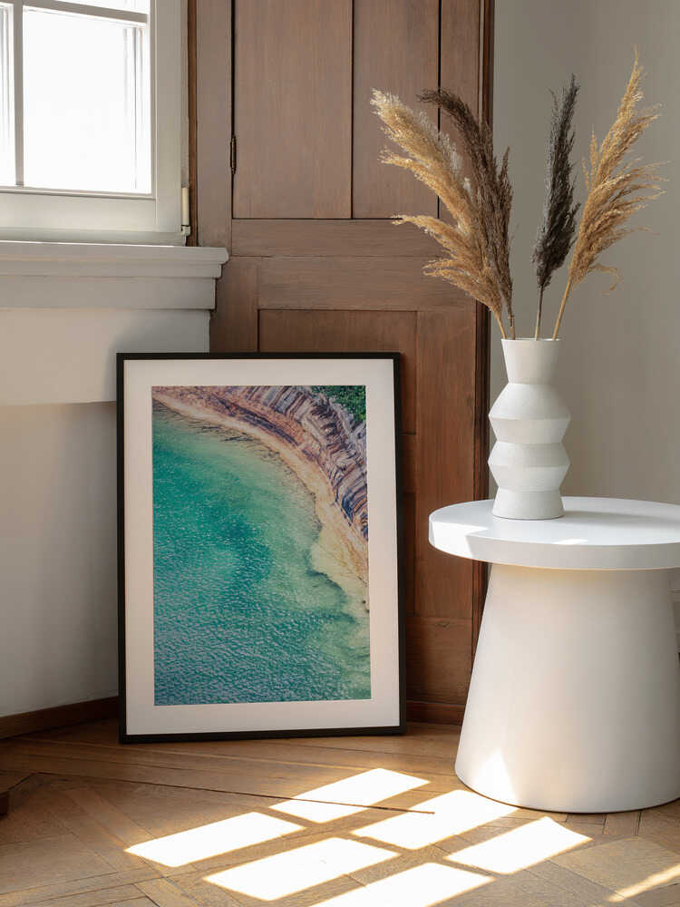 Pristine Turquoise Cove, arte de Courtney Crane enmarcado en una pared