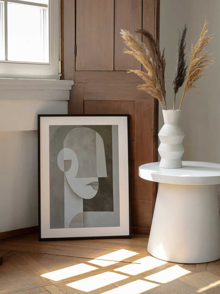 Elegant Abstract Profile, arte de SHANDU enmarcado en una pared