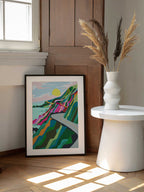 Vibrant Coastal Road, arte de Uma Gokhale enmarcado en una pared