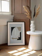 Abstract Shapes 3, arte de Mareike Böhmer enmarcado en una pared