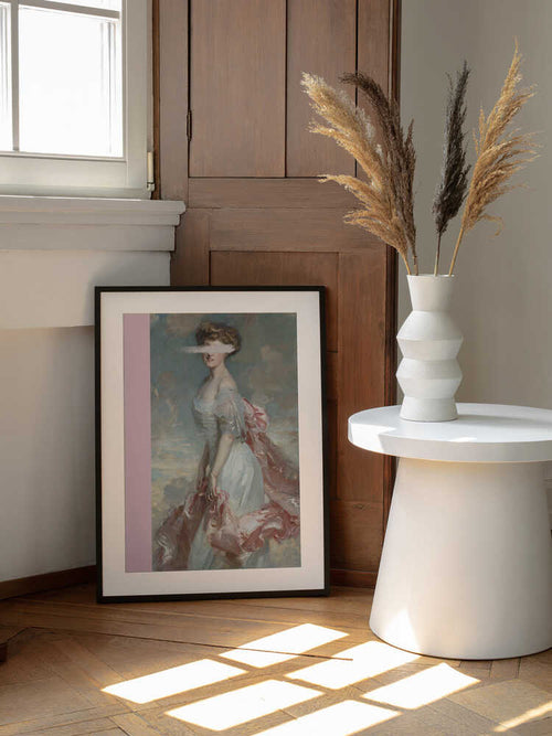 Classic Lady in Pink, arte de Talitha McQueen enmarcado en una pared