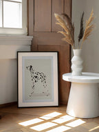 Pandc Dalmation, arte de Jenny Liz Rome enmarcado en una pared