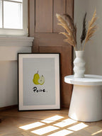 Fresh Cut Pear, arte de Rio Soléy enmarcado en una pared