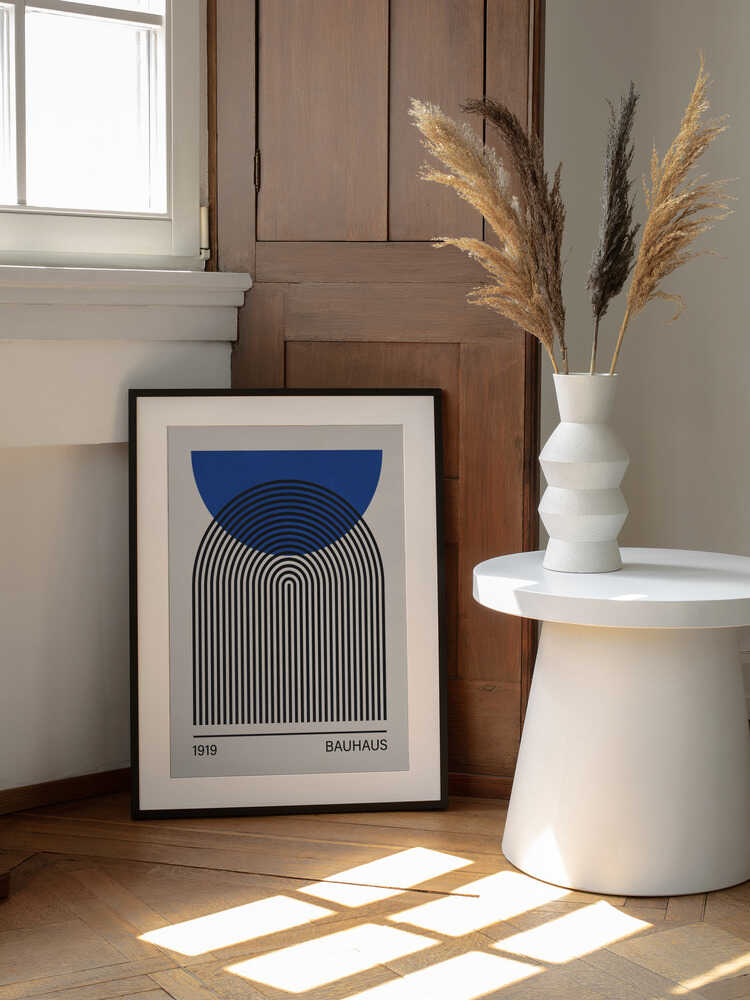 Abstract Blue Arches, arte de Vitor Costa enmarcado en una pared