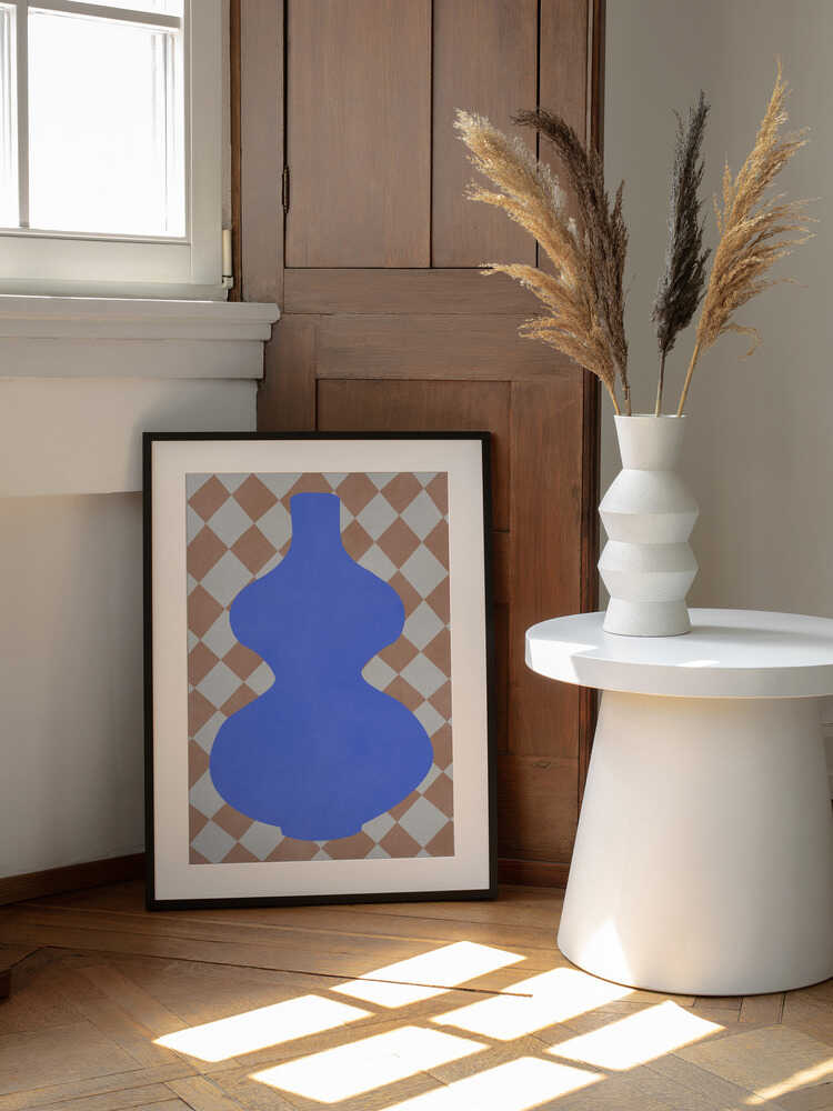 Blue Abstract Vase, arte de Vitor Costa enmarcado en una pared