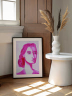 Expressive Pink Portrait, arte de Sharyn Bursic enmarcado en una pared