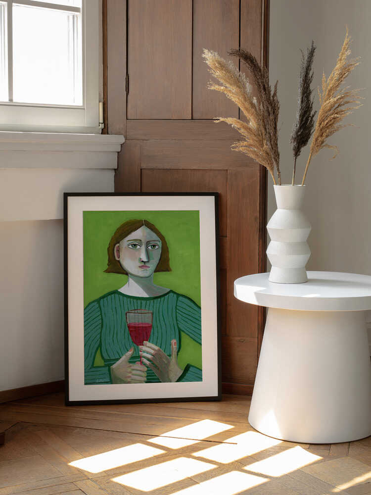 Pensive Woman Green Gaze, arte de Sharyn Bursic enmarcado en una pared