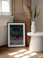 Pink Beach Ocean View, arte de Javier Pardina enmarcado en una pared