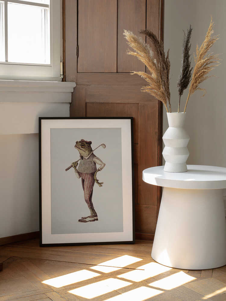 Frog In Vintage Golf Attire, arte de Mike Koubou enmarcado en una pared