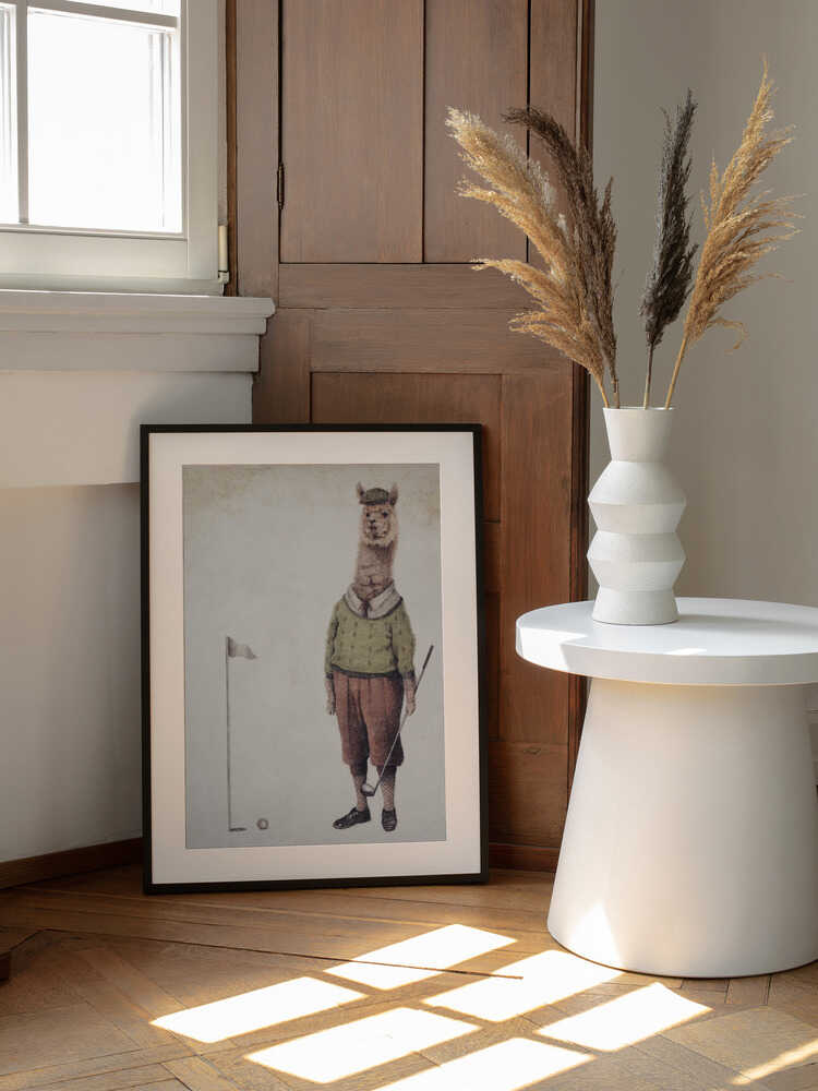 Alpaca Golf Club, arte de Mike Koubou enmarcado en una pared