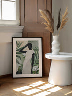 Elegant Tropical Serenity, arte de ThingDesign enmarcado en una pared