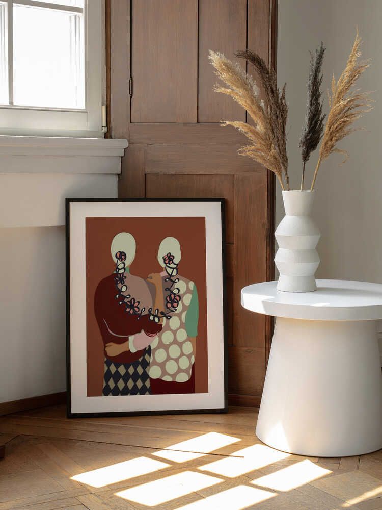 Floral Embrace, arte de Uma Gokhale enmarcado en una pared