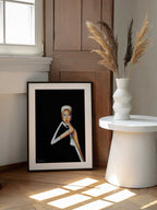Elegant Fashion Portrait, arte de dragonfly enmarcado en una pared